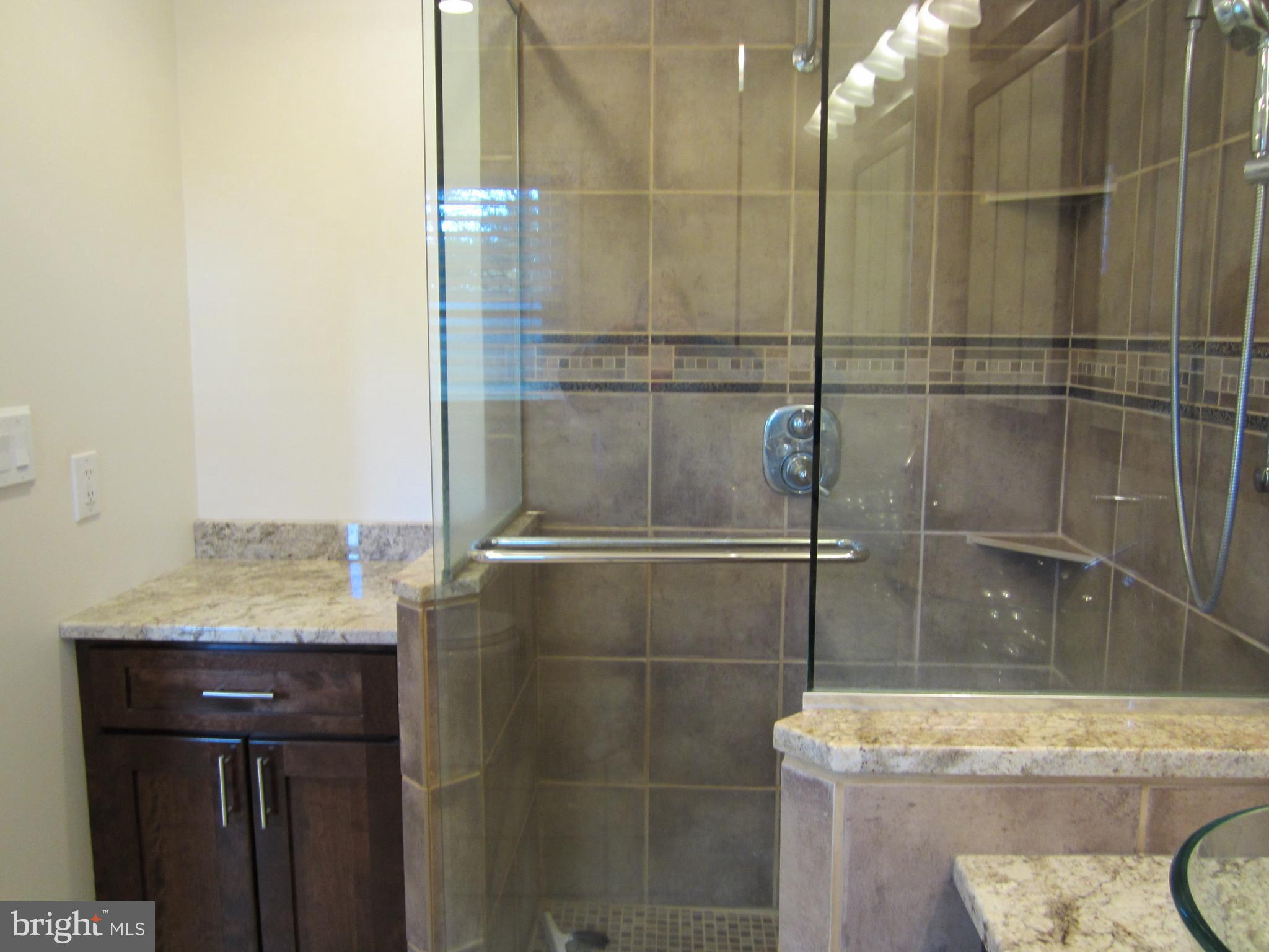 804 Maxa Road Aberdeen, MD 21001 - Photo 19 of 34 Bath (Master) with granite counter top