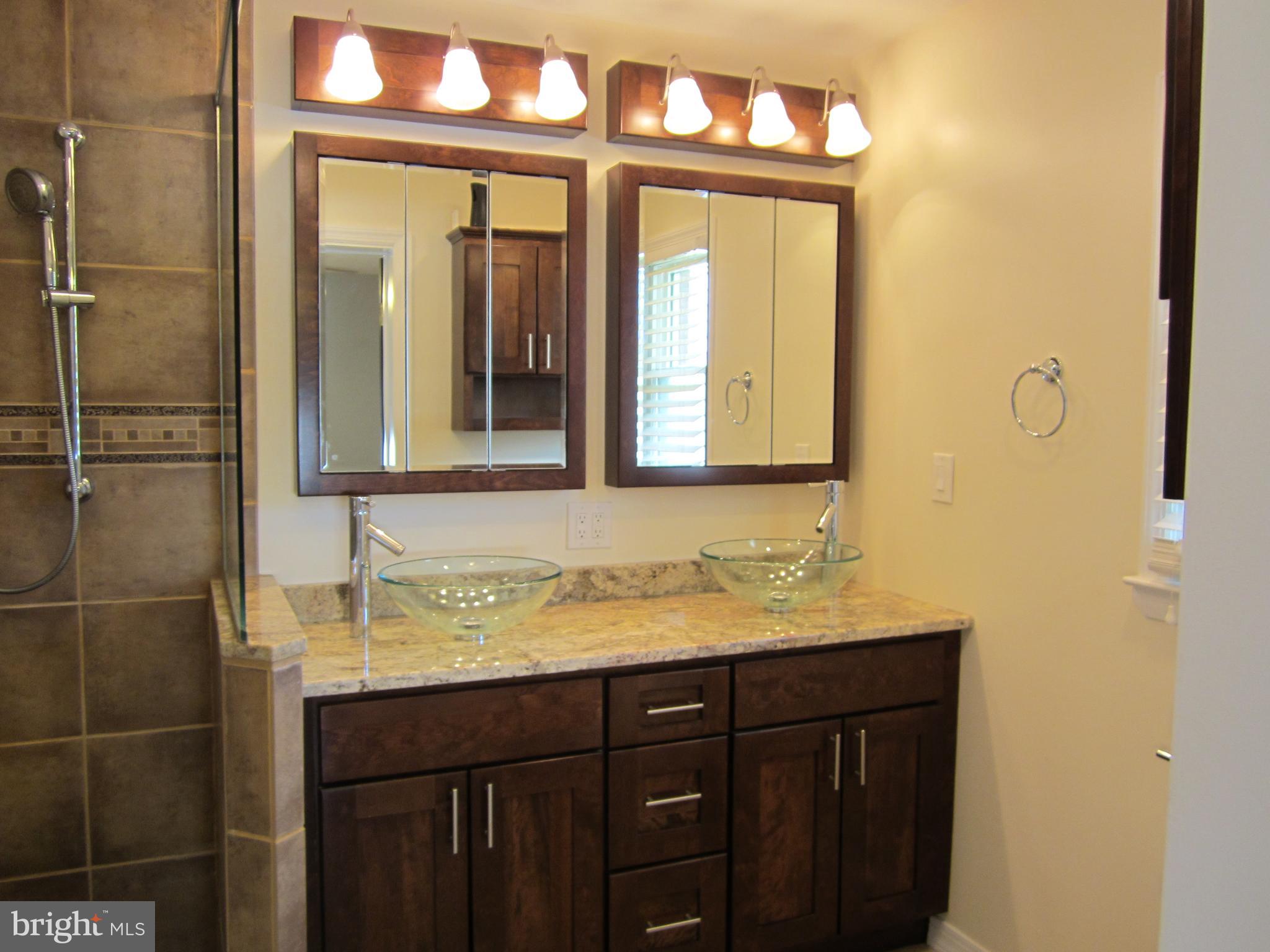 804 Maxa Road Aberdeen, MD 21001 - Photo 20 of 34 Bedroom (Master) with granite double vanity