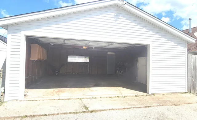 $289,900 | 9236 Stanford Drive, Bridgeview, IL 60455