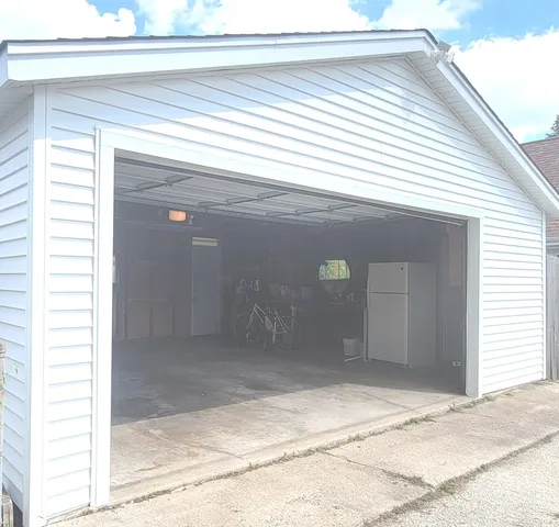 $289,900 | 9236 Stanford Drive, Bridgeview, IL 60455