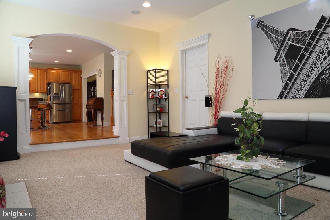 305 Cobblers Court Lititz, PA 17543 - Photo 3 of 19 Gallery Image 3