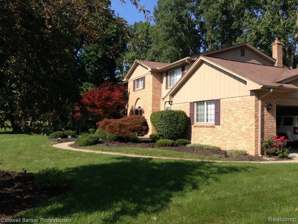 1551 Crooks Road Rochester, MI 48309 - Photo 3 of 33 Right Side of Home