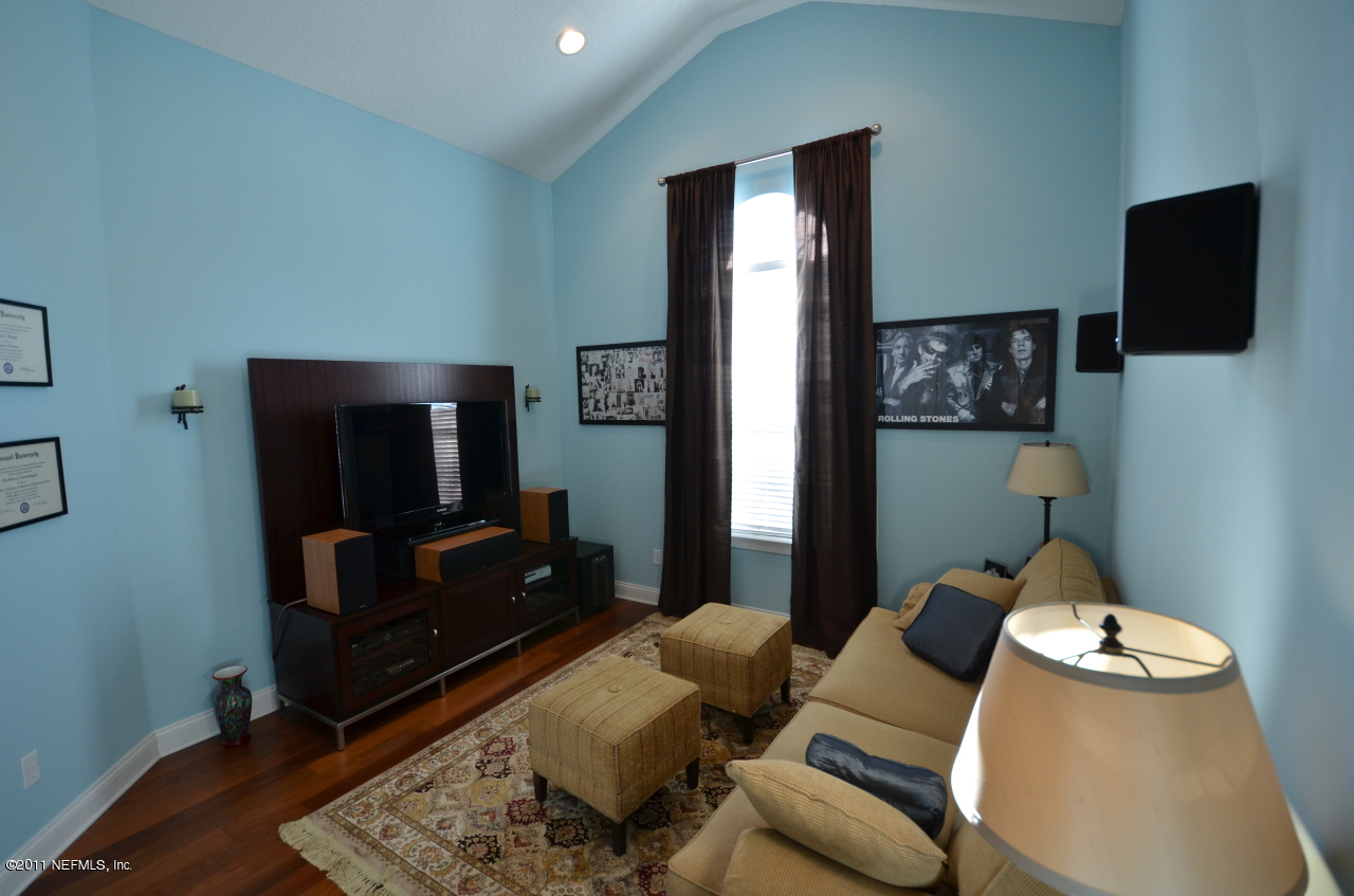 549 Sebastian Square St. Augustine, FL 32095 - Photo 7 of 20 Living Room