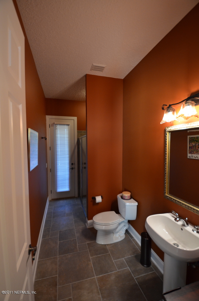549 Sebastian Square St. Augustine, FL 32095 - Photo 8 of 20 Guest Bathroom
