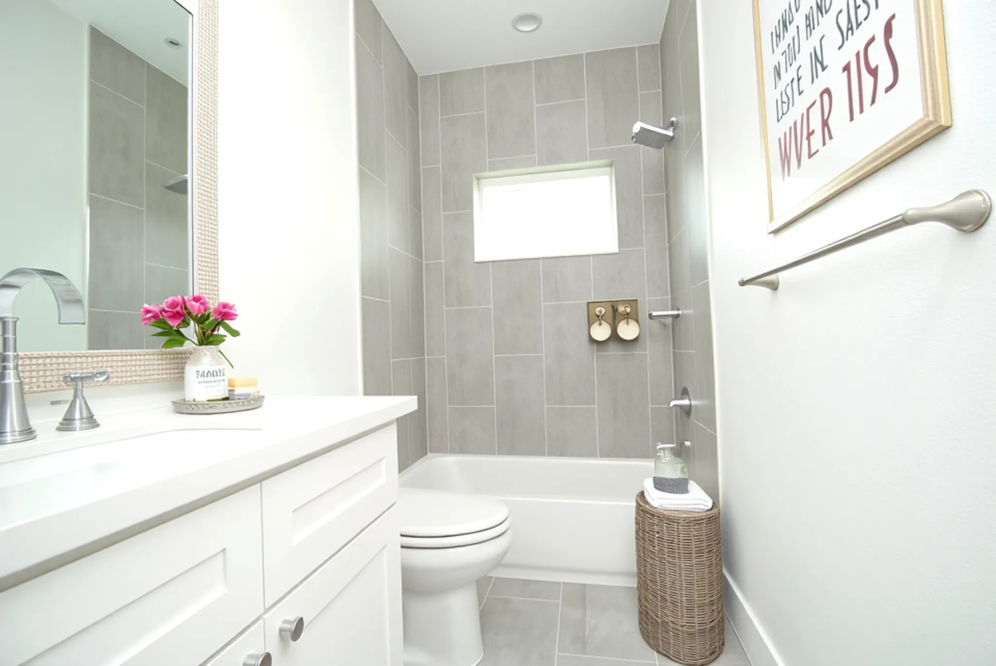 7707 Jacquelyn Oaks Road Houston, TX 77055 - Photo 27 of 34 Secondary bathroom