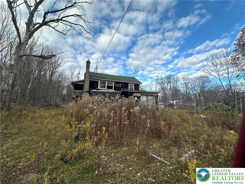 a view of house with outdoor space