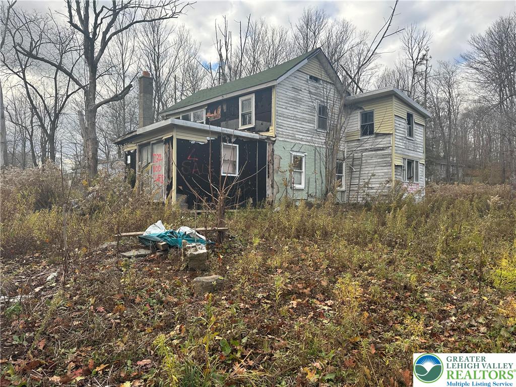 27 Richland Road Moscow, PA 18444 - Photo 3 of 10 a front view of a house with a yard