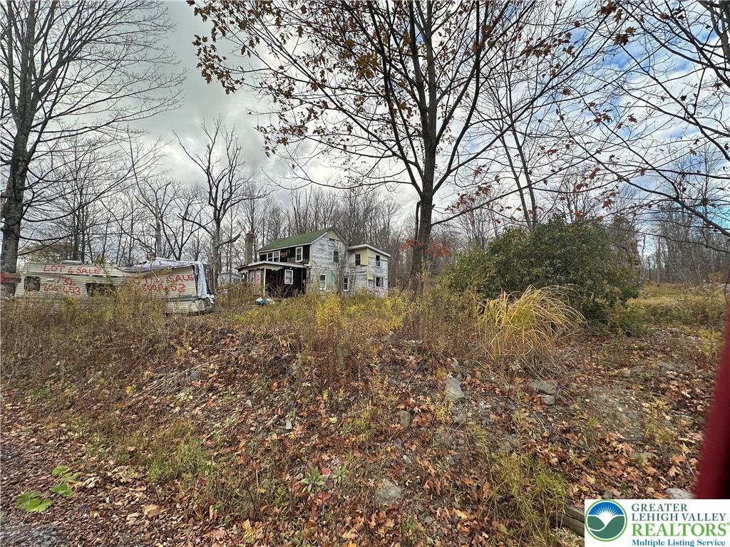 27 Richland Road Moscow, PA 18444 - Photo 8 of 10 a backyard of a house with lots of green space