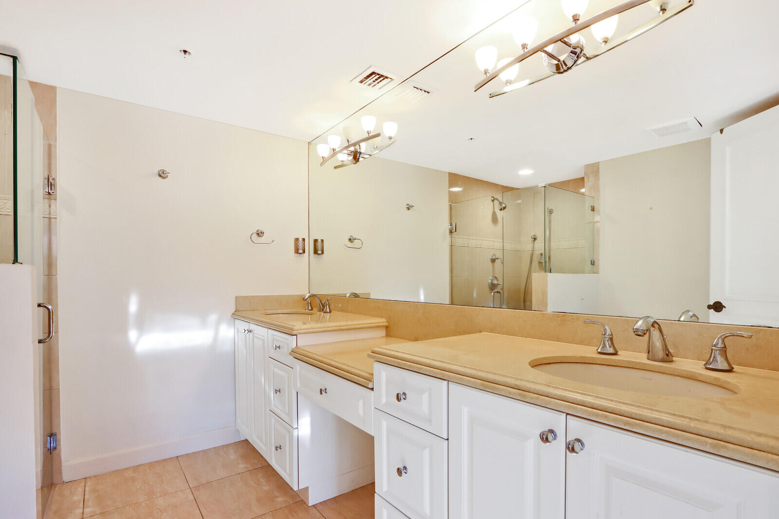 50 South Beach Road, Unit 102 Tequesta, FL 33469 - Photo 14 of 28 Master Bathroom