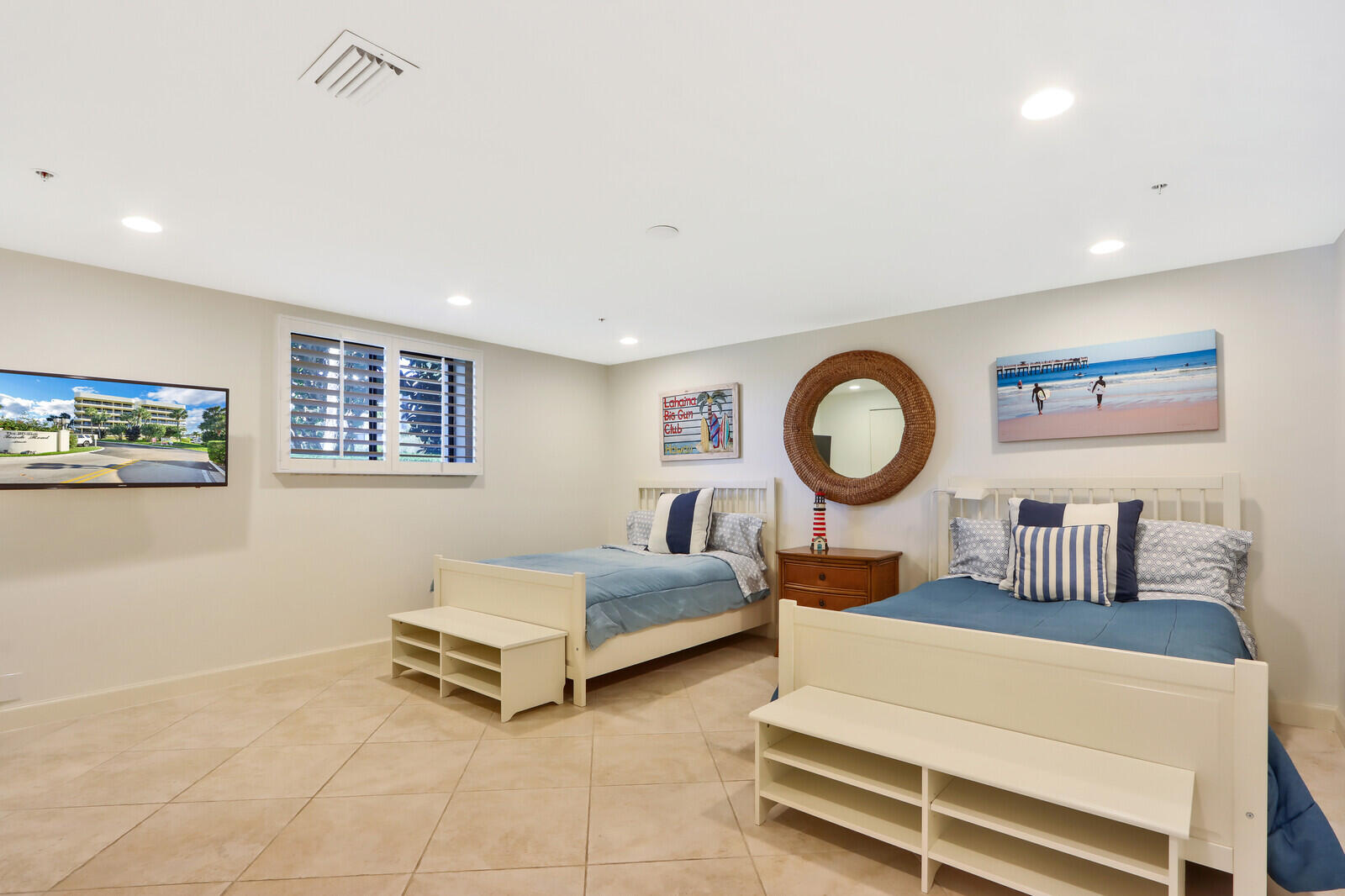 50 South Beach Road, Unit 102 Tequesta, FL 33469 - Photo 17 of 28 Guest Bedroom