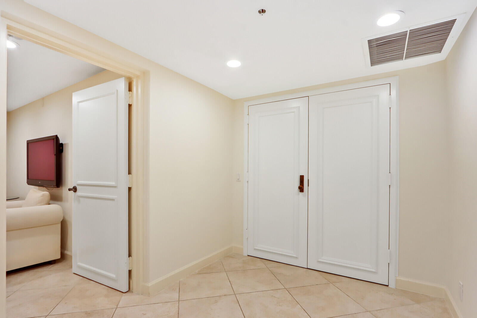 50 South Beach Road, Unit 102 Tequesta, FL 33469 - Photo 20 of 28 Entry