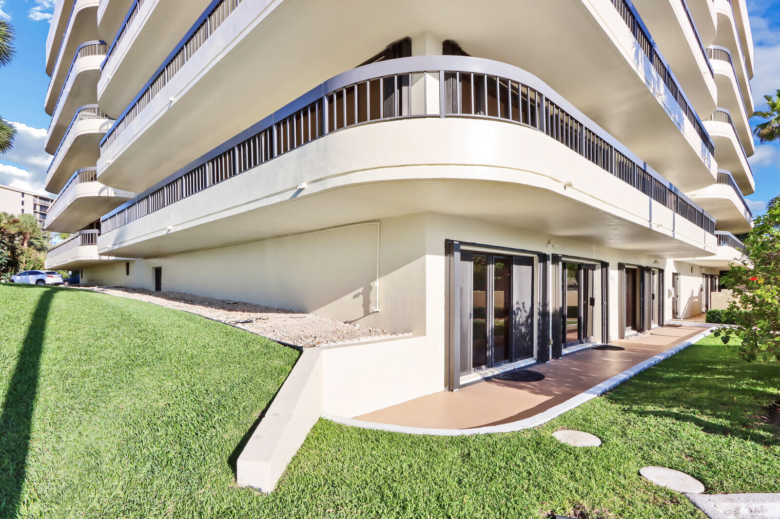 50 South Beach Road, Unit 102 Tequesta, FL 33469 - Photo 23 of 28 Exterior