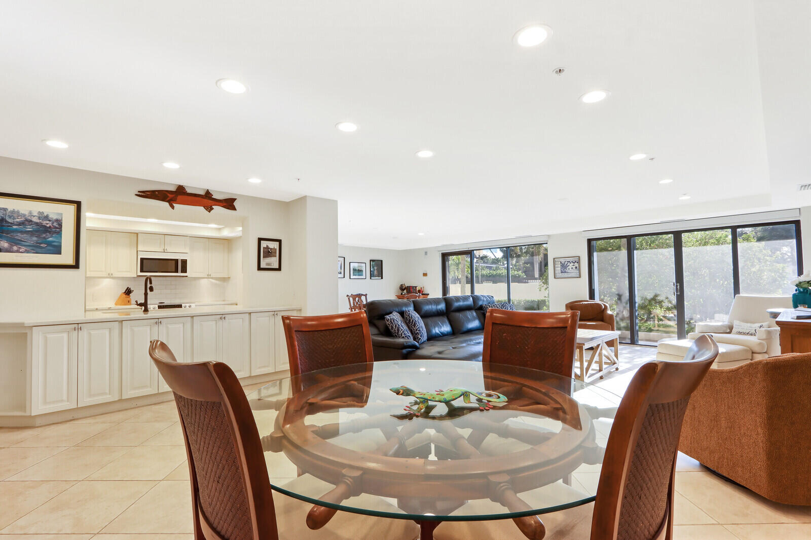 50 South Beach Road, Unit 102 Tequesta, FL 33469 - Photo 3 of 28 Living Area
