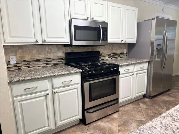 $2,000 | 1126 East Dartmouth Lane, Deer Park, TX 77536