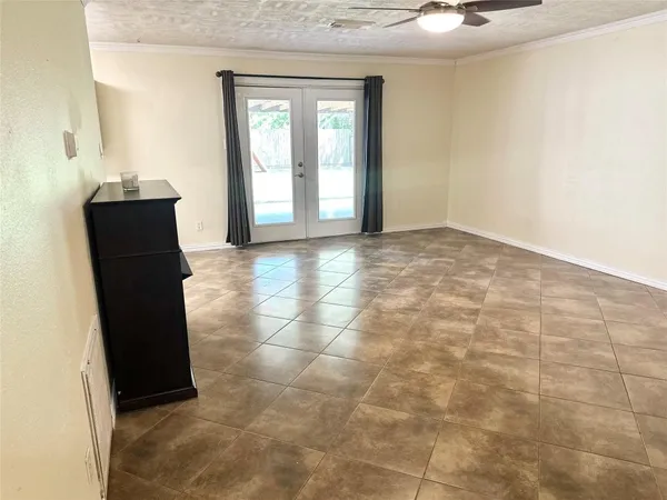 $2,000 | 1126 East Dartmouth Lane, Deer Park, TX 77536