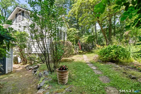 $950,000 | 158 Spring Water Lane, New Canaan, CT 06840
