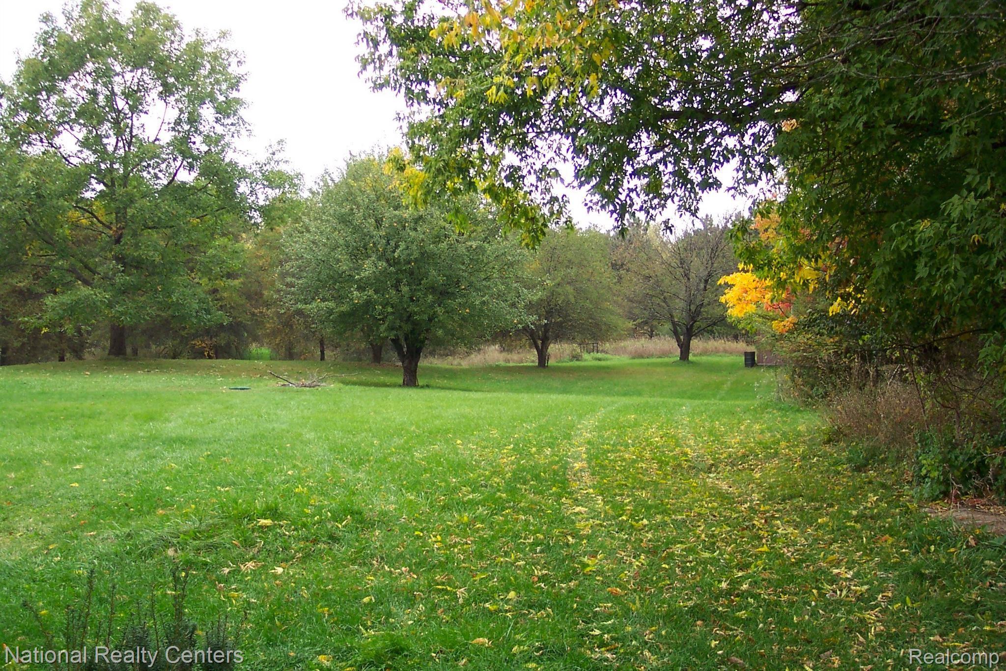 8450 Knox Road Clarkston, MI 48348 - Photo 25 of 85 100_7108.JPG