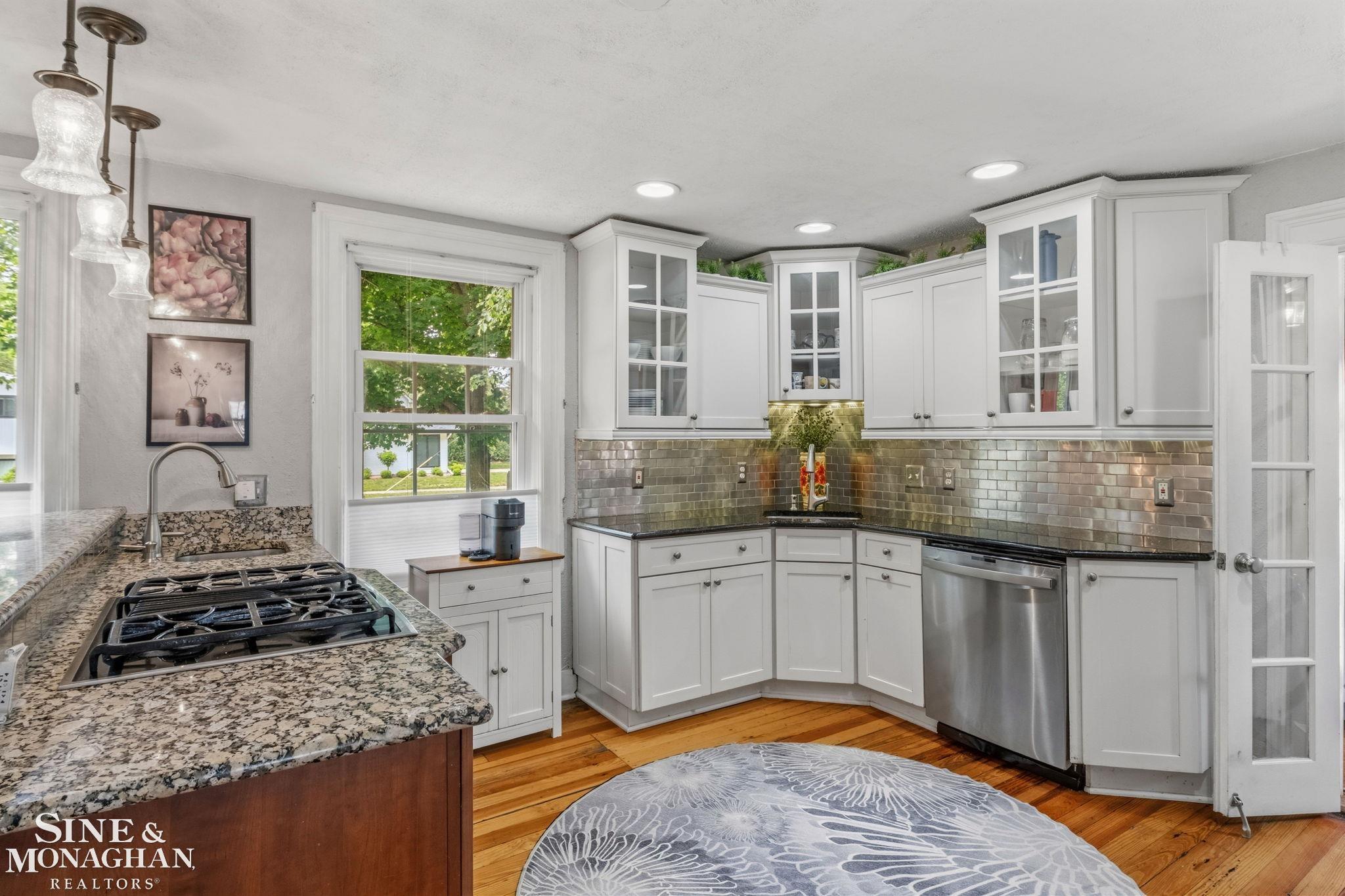 134 Kerby Road Grosse Pointe, MI 48236 - Photo 12 of 69 50213365-0bfb9201-c85c-44c8-9bea-b70b966ad466.JPG