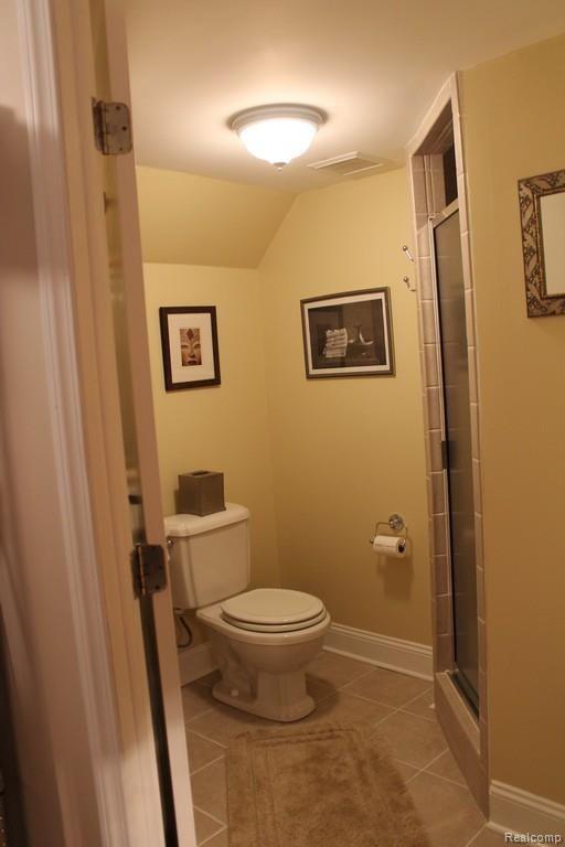 211 East Maryknoll Road Rochester, MI 48309 - Photo 11 of 19 Basement Bath.jpg