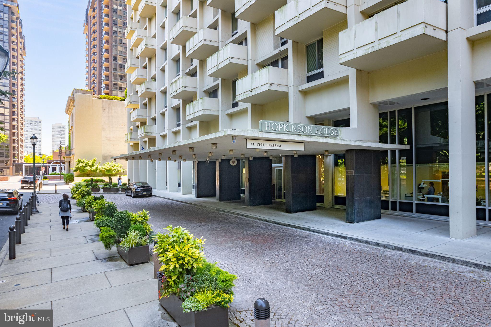 604 South Washington Square, Unit 1111 Philadelphia, PA 19106 - Photo 15 of 24 Building Entry