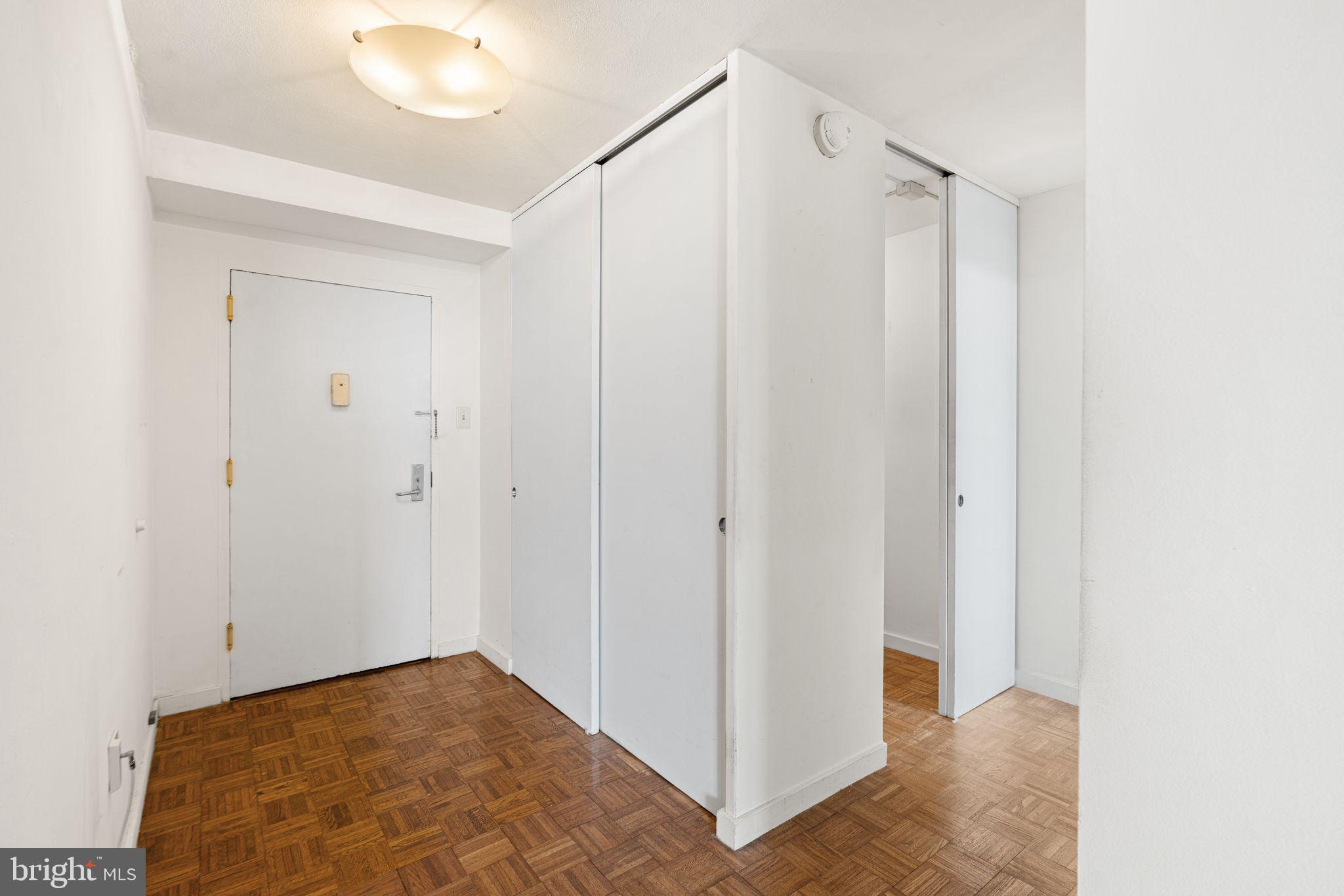 604 South Washington Square, Unit 1111 Philadelphia, PA 19106 - Photo 2 of 24 Entry