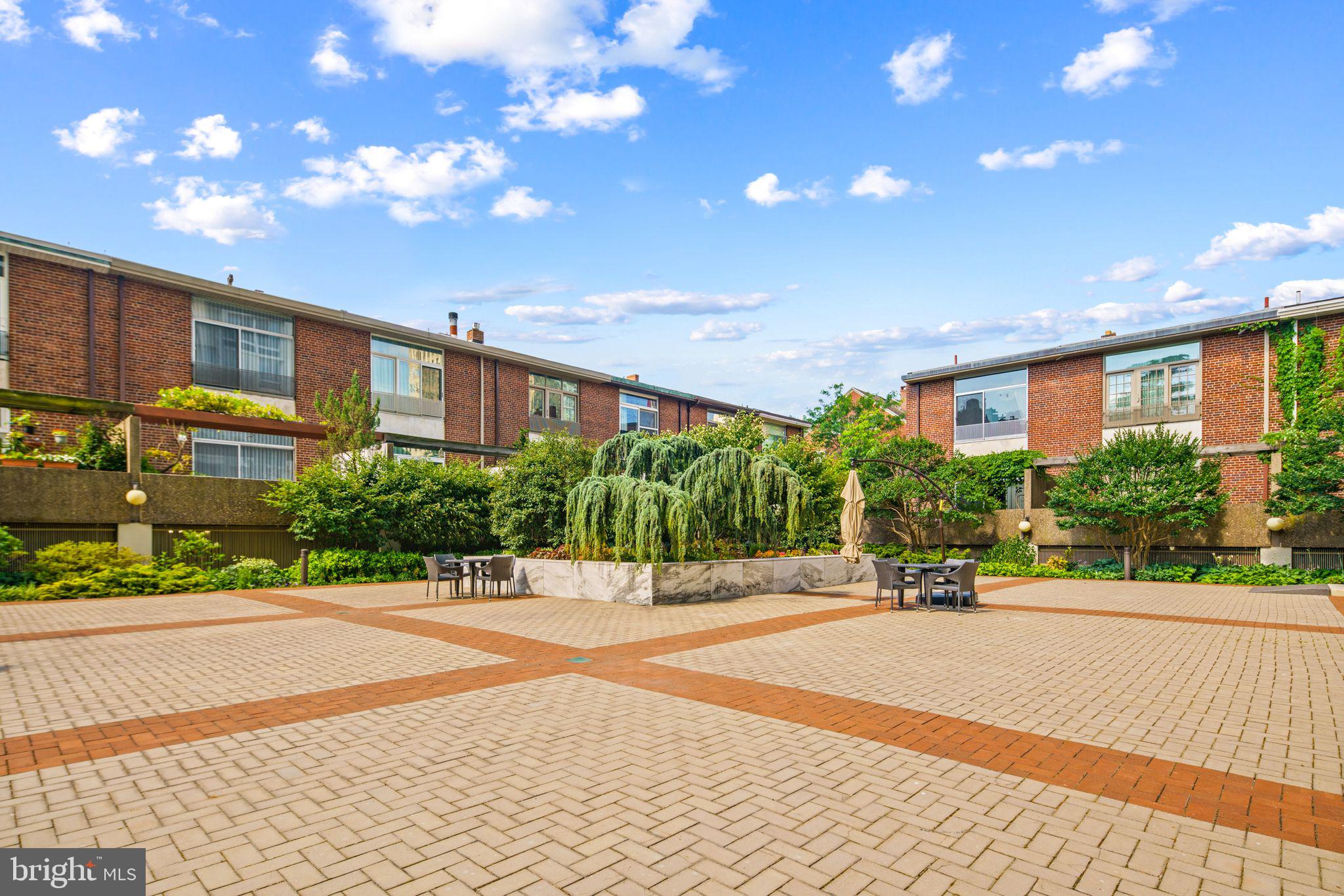 604 South Washington Square, Unit 1111 Philadelphia, PA 19106 - Photo 21 of 24 Courtyard