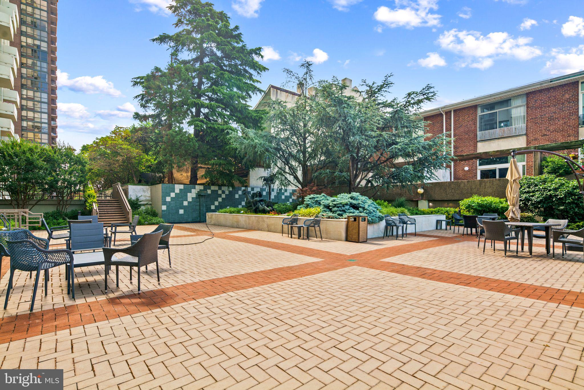 604 South Washington Square, Unit 1111 Philadelphia, PA 19106 - Photo 22 of 24 Courtyard