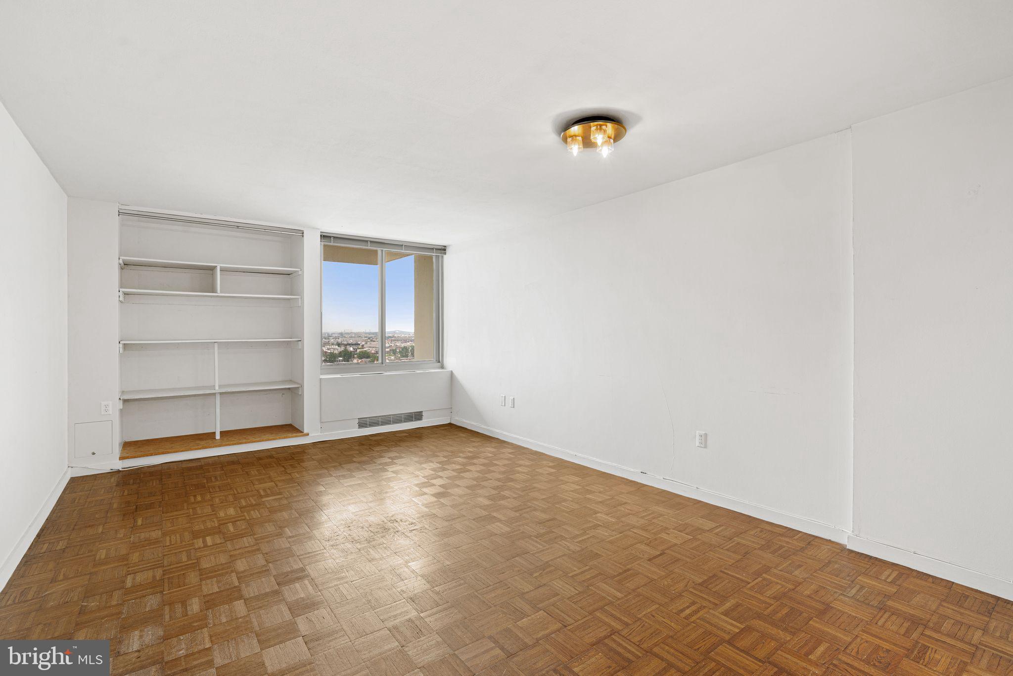 604 South Washington Square, Unit 1111 Philadelphia, PA 19106 - Photo 4 of 24 Living Room
