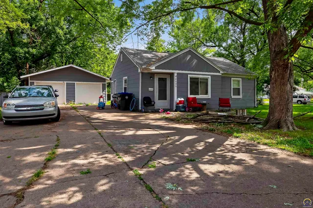 $90,000 | 2400 Southwest 24th Street, Topeka, KS 66611