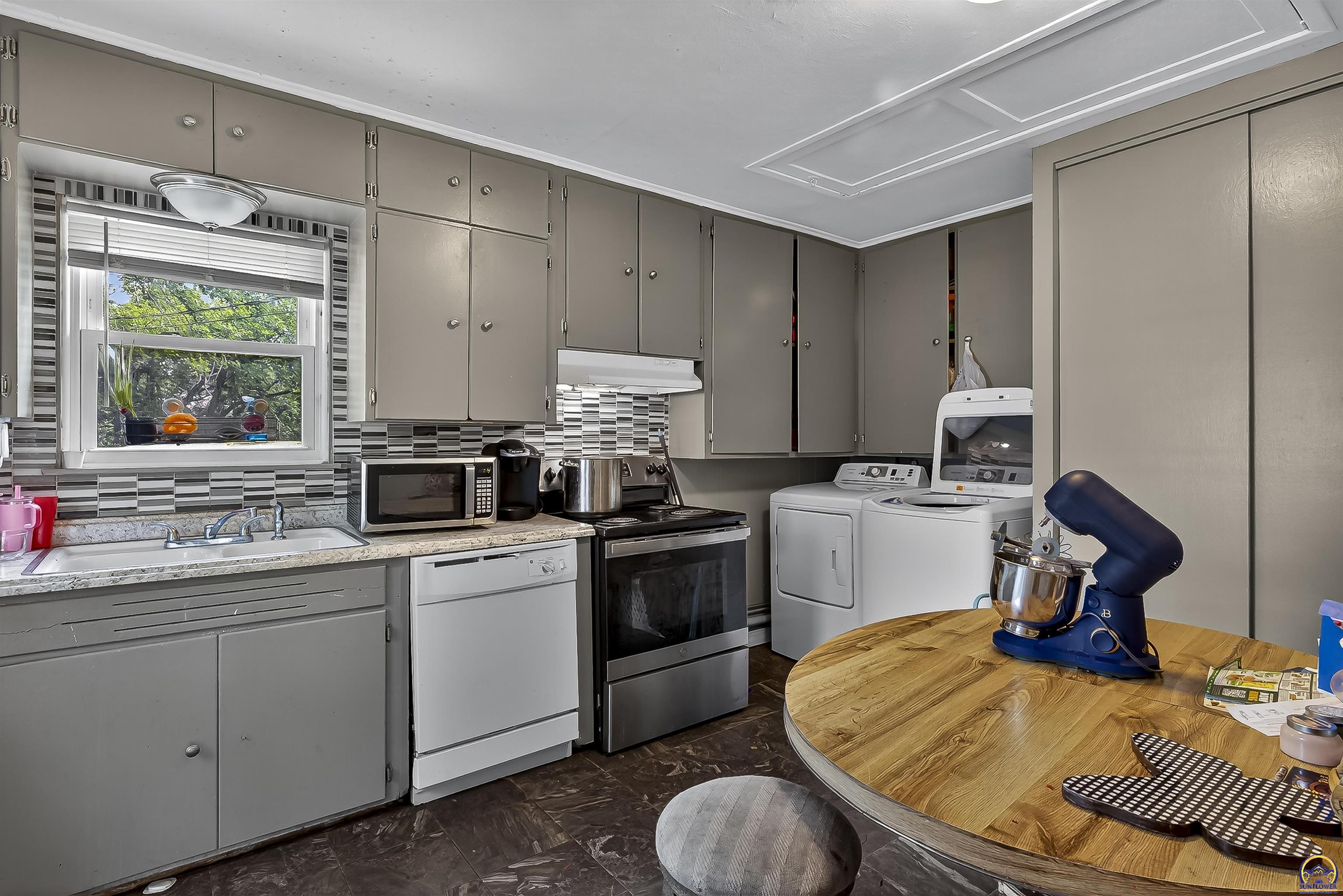 2400 Southwest 24th Street Topeka, KS 66611 - Photo 2 of 12