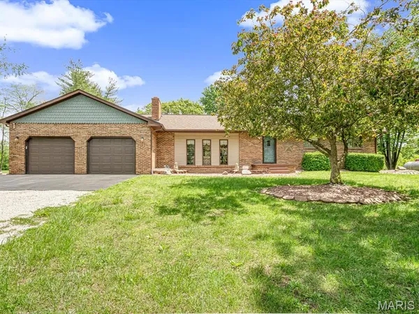 $415,000 | 358 Prairietown Road, Dorsey, IL 62021