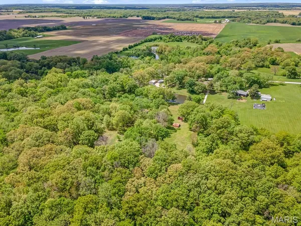$415,000 | 358 Prairietown Road, Dorsey, IL 62021