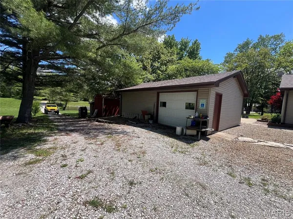 $415,000 | 358 Prairietown Road, Dorsey, IL 62021