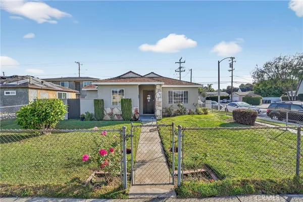 $800,000 | 4049 Martin Luther King Jr Boulevard, Lynwood, CA 90262