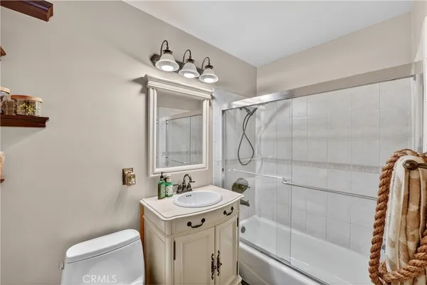 $800,000 | 4049 Martin Luther King Jr Boulevard, Lynwood, CA 90262