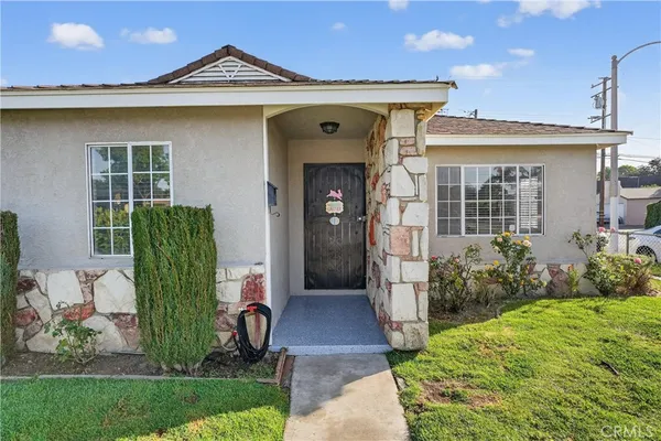 $800,000 | 4049 Martin Luther King Jr Boulevard, Lynwood, CA 90262