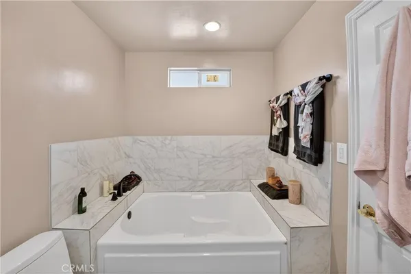 $800,000 | 4049 Martin Luther King Jr Boulevard, Lynwood, CA 90262