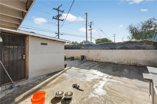 $800,000 | 4049 Martin Luther King Jr Boulevard, Lynwood, CA 90262