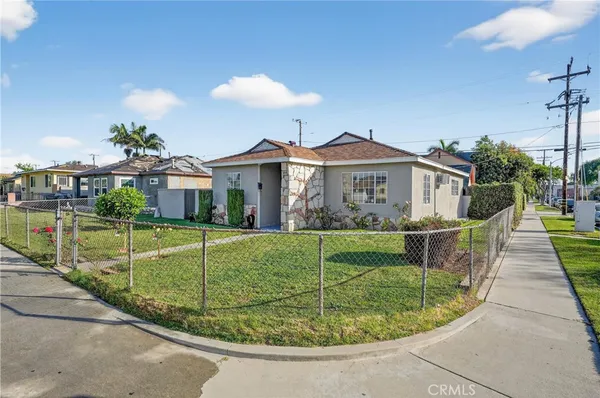 $800,000 | 4049 Martin Luther King Jr Boulevard, Lynwood, CA 90262