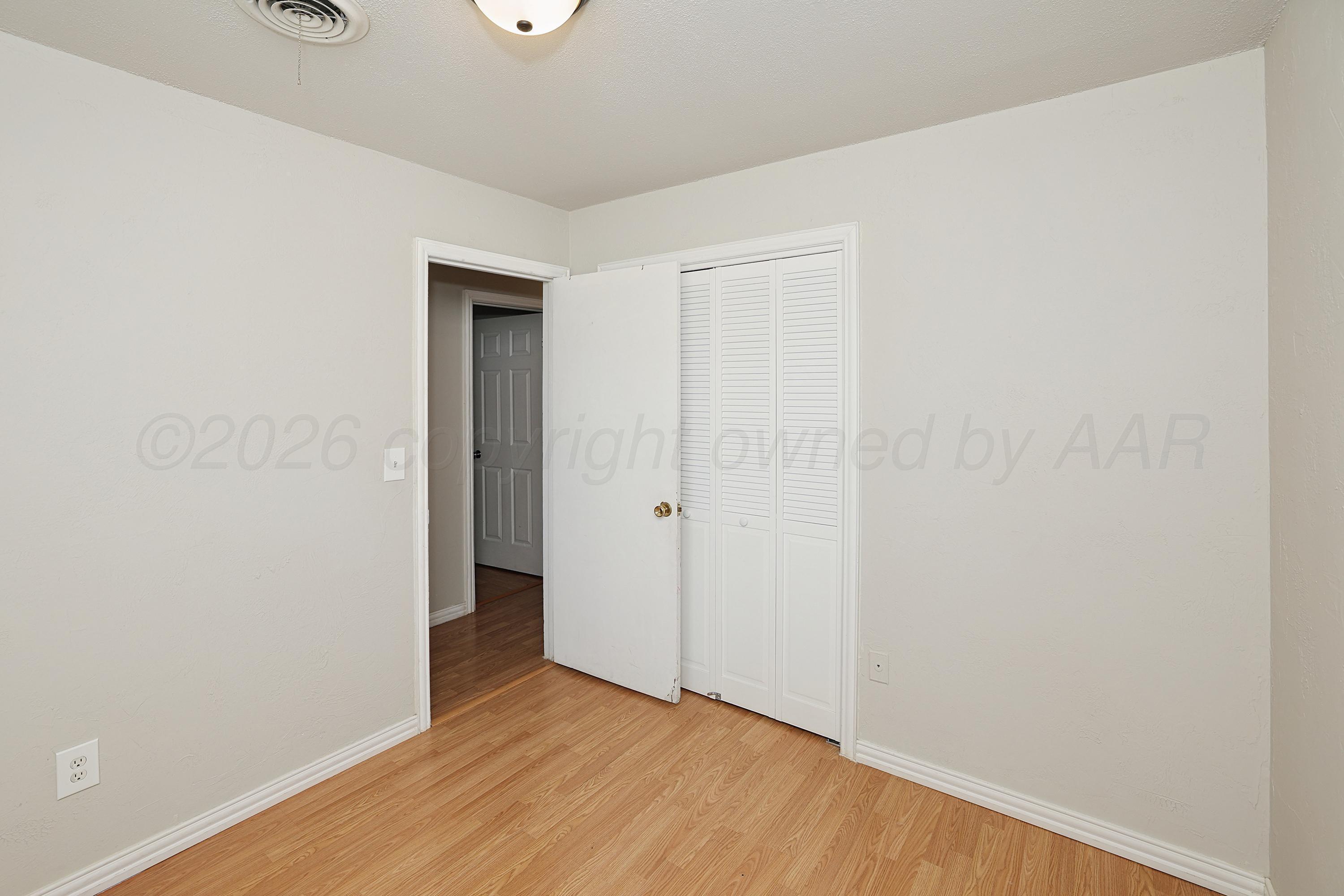 5144 Royce Drive Amarillo, TX 79110 - Photo 17 of 22 17-3rd Bedroom