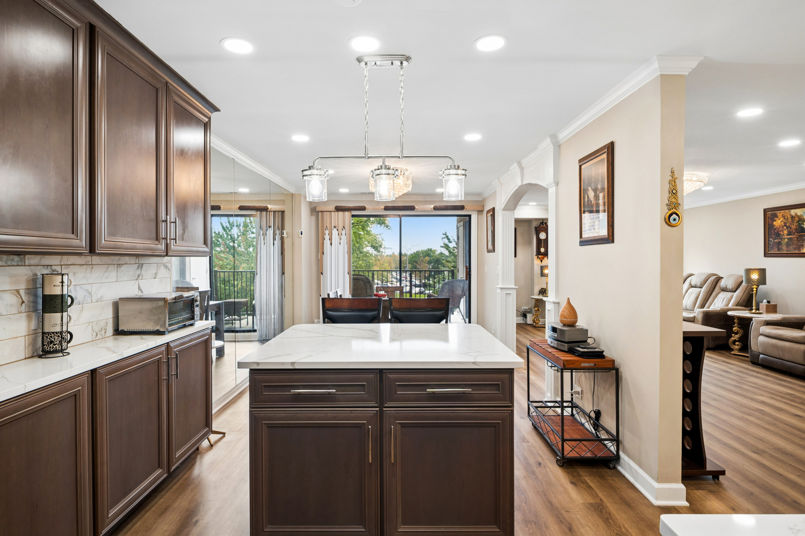453 Raintree Drive, Unit 3P Glen Ellyn, IL 60137 - Photo 6 of 27 Gallery Image 6