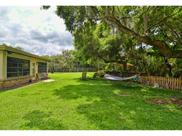 8904 Southwest Cherry Lane Stuart, FL 34997 - Photo 8 of 25 Gallery Image 8