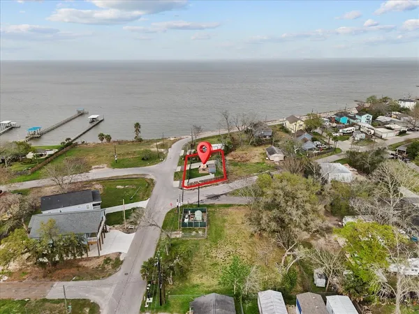 $175,000 | 111 Jackson Avenue, Bacliff, TX 77518