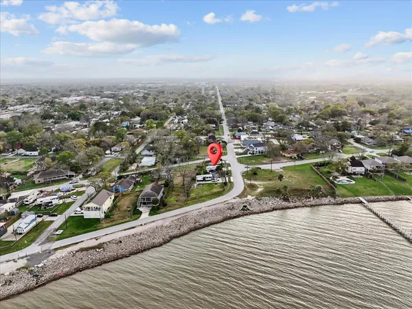 $175,000 | 111 Jackson Avenue, Bacliff, TX 77518