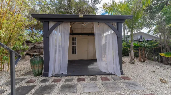 $3,450 | 3522 Southwest 25th Street, Unit 3522, Miami, FL 33133