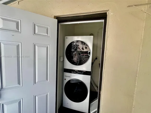a close up view of a washer and dryer