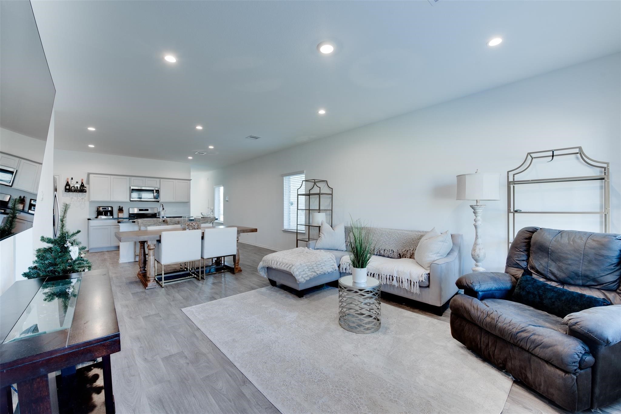 5339 Tuscany Hills Lane Spring, TX 77373 - Photo 3 of 28 a living room with furniture and a couch