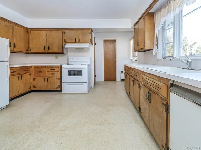 $825,000 | 856 Glen Cove Avenue, Glen Head, NY 11545