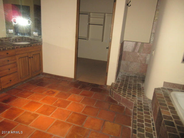 5020 East Doubletree Ranch Road Paradise Valley, AZ 85253 - Photo 10 of 21 016