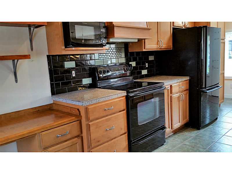 157 Cushing Road Warwick, RI 02888 - Photo 7 of 25 Kitchen.